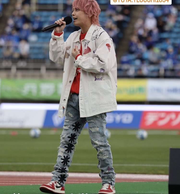 歌手の手越祐也がJ2山形の試合前にスペシャルライブで熱唱「一緒に勝利をつかみましょう」