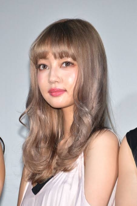 中村雅俊の三女・中村里砂、透けドレスで“美尻”チラリ「セクシーで可愛い」「美しすぎ」