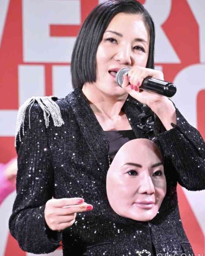 なんだこの衣装…となった芸能人の衣装