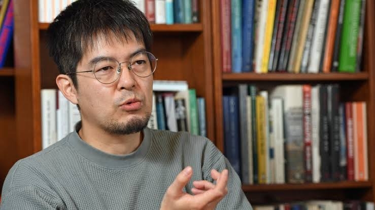 「見たいな。Aさんの胸」テレビ番組に引っ張りだこの安全保障専門家が人妻に送った「卑猥メール」