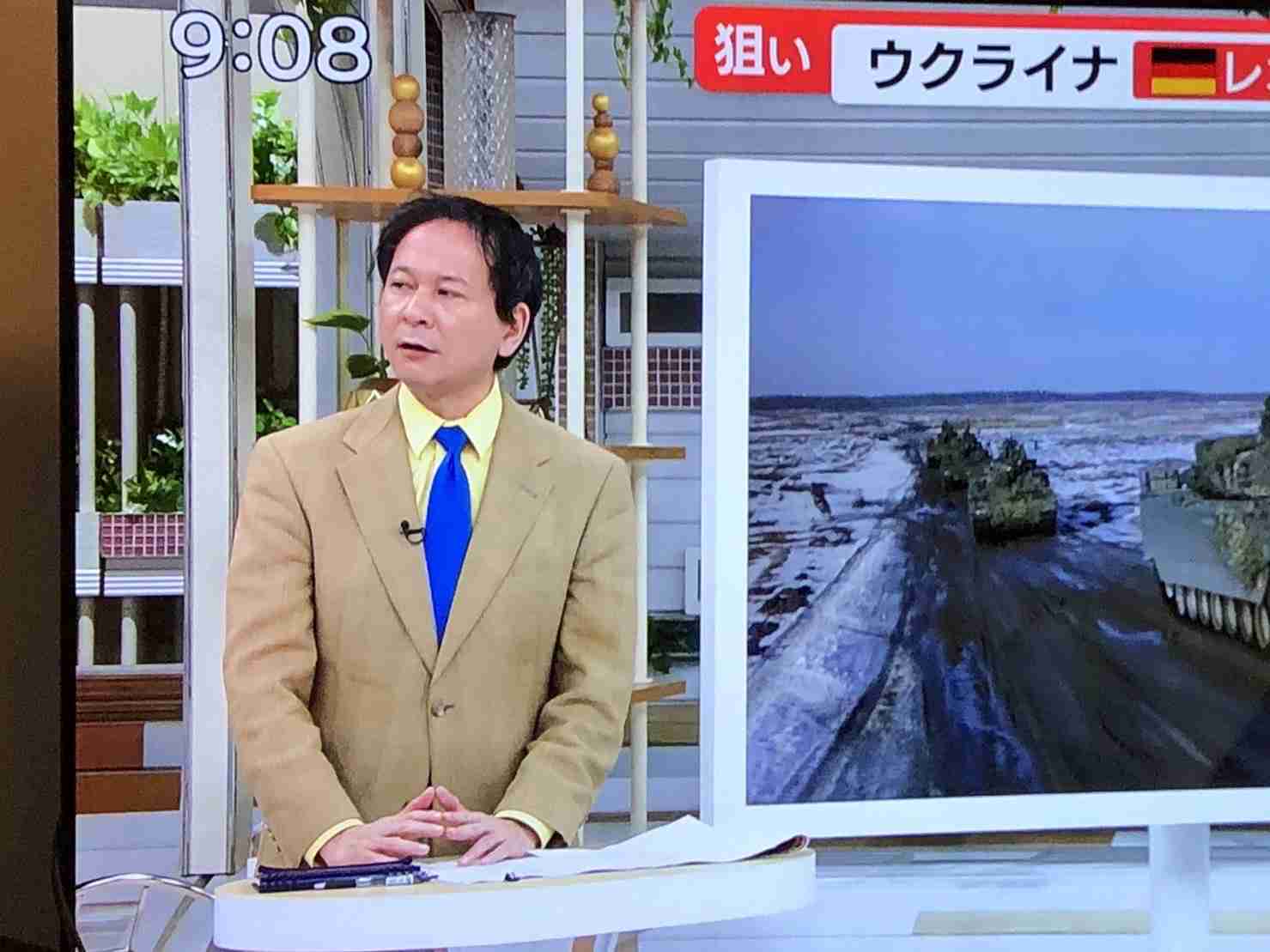 「見たいな。Aさんの胸」テレビ番組に引っ張りだこの安全保障専門家が人妻に送った「卑猥メール」