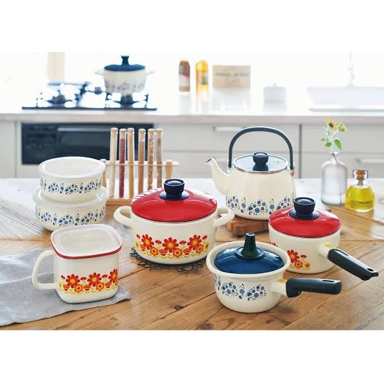 昭和46年頃に発売されていた日立のトースターがレトロポップでかわいい「1970年代特有のオレンジ色」「それぞれに名前ついてるのいいよね」