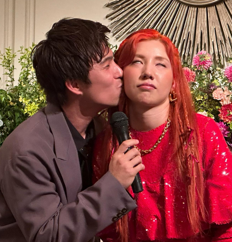 中尾明慶が仲里依紗と結婚10周年報告　息子を含めた家族ショットで「BIG LOVE！」
