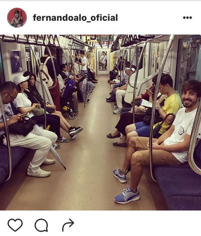 「非常識」小泉進次郎氏が物議 「電車自撮り」で乗客の顔写る...「プライバシー考えなかったの?」