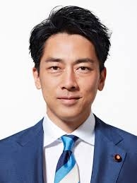 生まれた日と、誕生日が違う人ー!