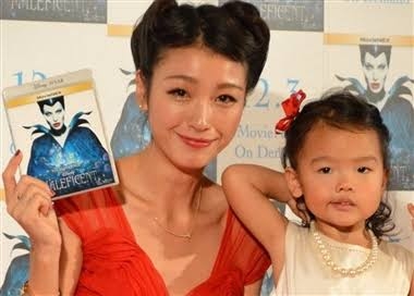 「足長っ」「めちゃ大人っぽ」木下優樹菜の超小顔10歳長女に驚き続々　フジモン娘