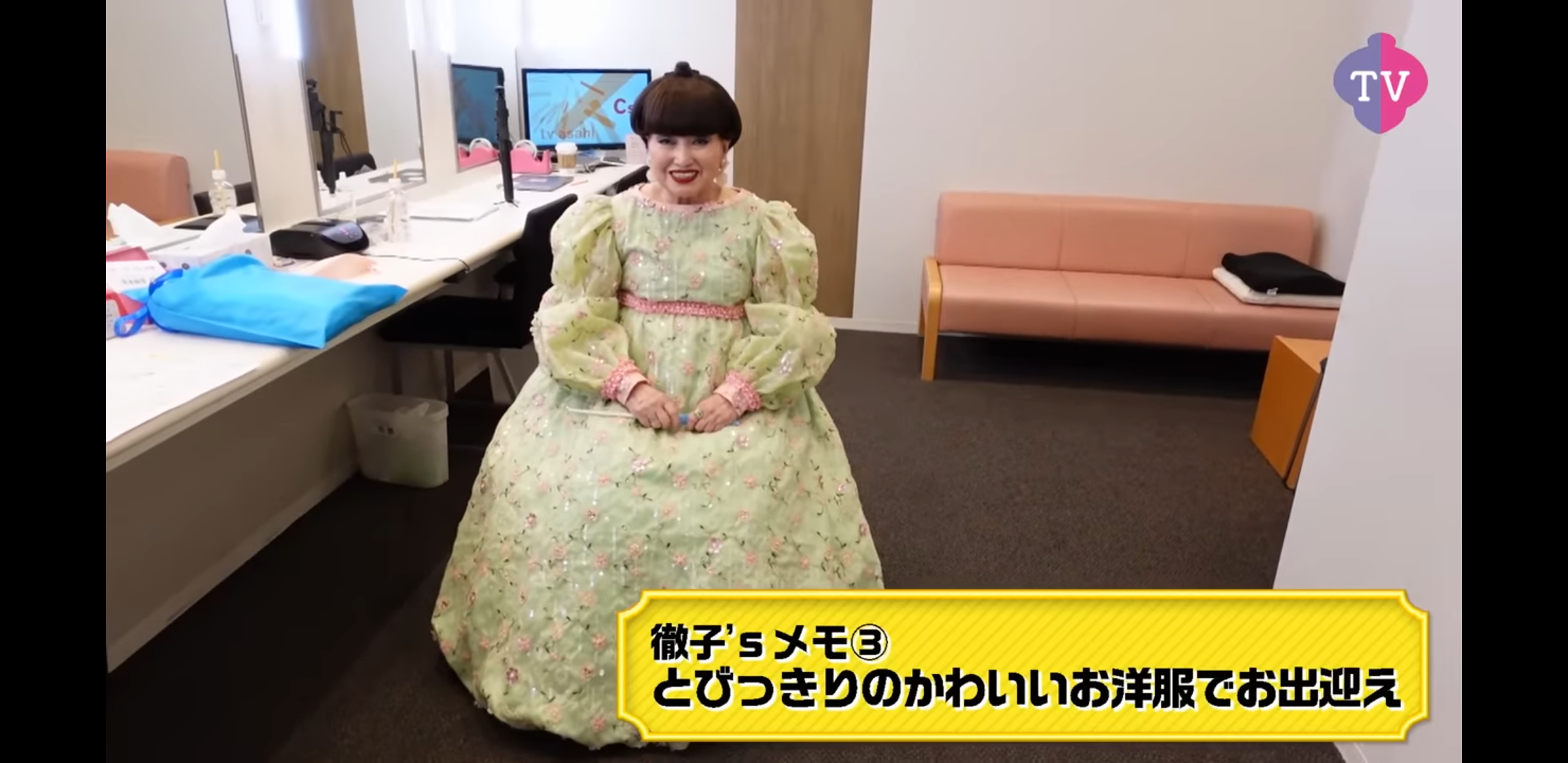 羽生結弦、黒柳徹子の前で自然にひざまずく姿に「王子様」「素敵すぎる!」と反響
