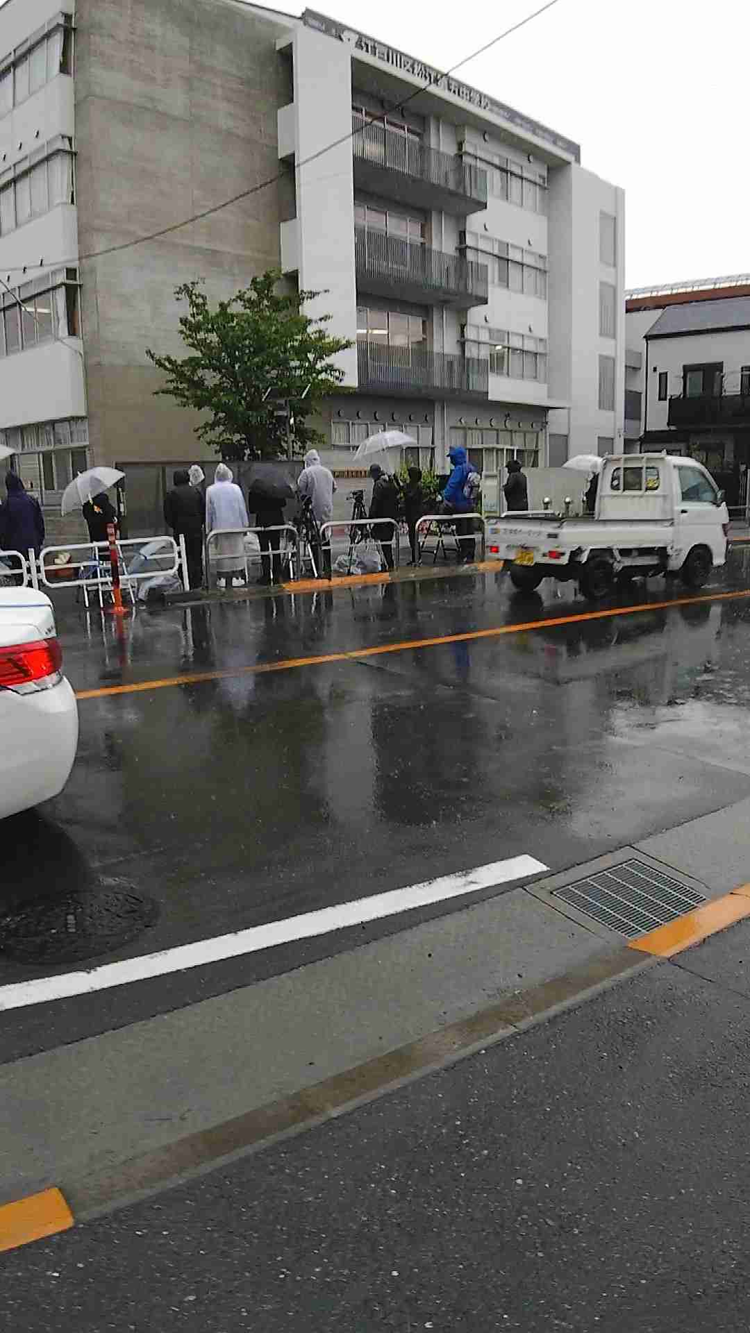 逮捕の中学教諭、借金数百万円か　FXやギャンブルで