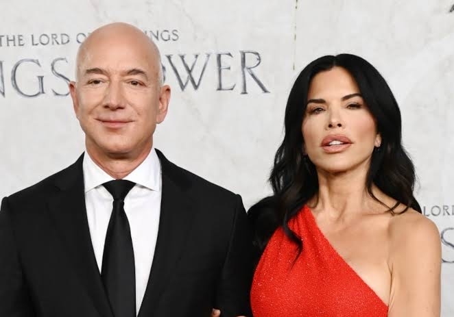 アマゾン創設者のベゾス氏が婚約 交際4年の元キャスターと