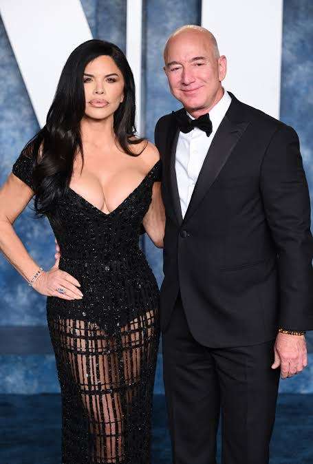 アマゾン創設者のベゾス氏が婚約 交際4年の元キャスターと
