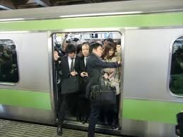 満員電車やバスに【乗れないレベルで】苦手な人