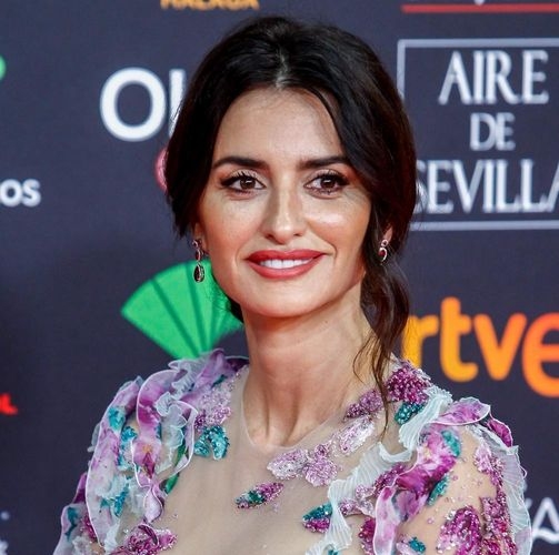 『恋人たちの予感』メグ・ライアンが久々に公の場に！すぐさまネットで注目を浴びる「顔に何をした？」「本当にメグ・ライアン？」