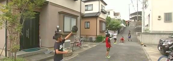 「勉強しないと、こういうおじさんみたいになるわよ」ゴミ収集作業員の近くで言う母親に、男性が注意した結果