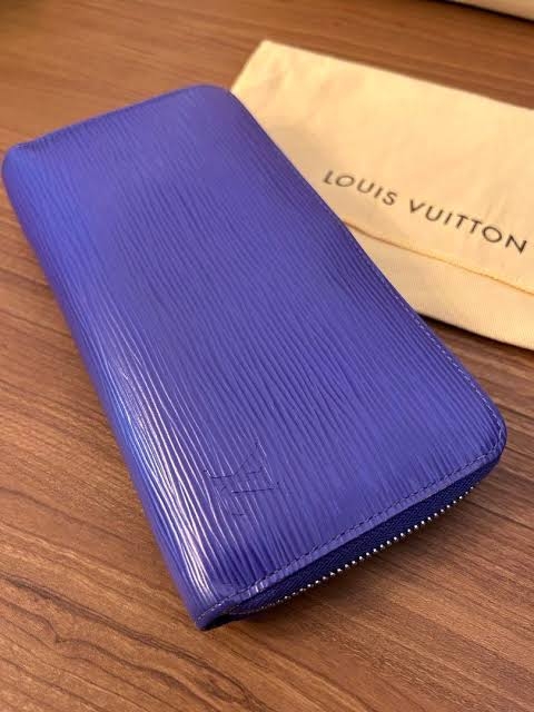 職場にどんな財布を持って行ってますか？