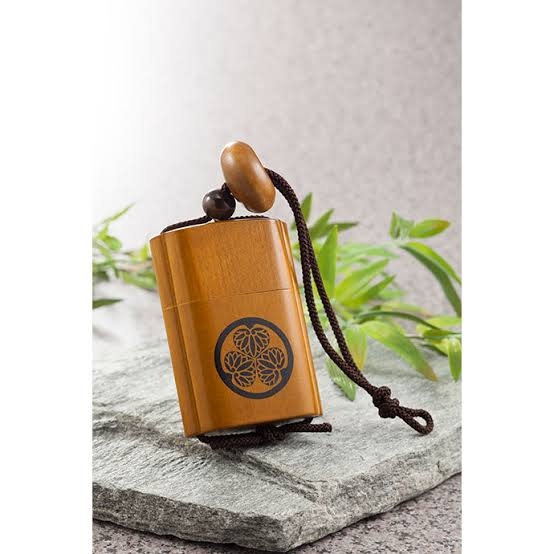 職場にどんな財布を持って行ってますか？