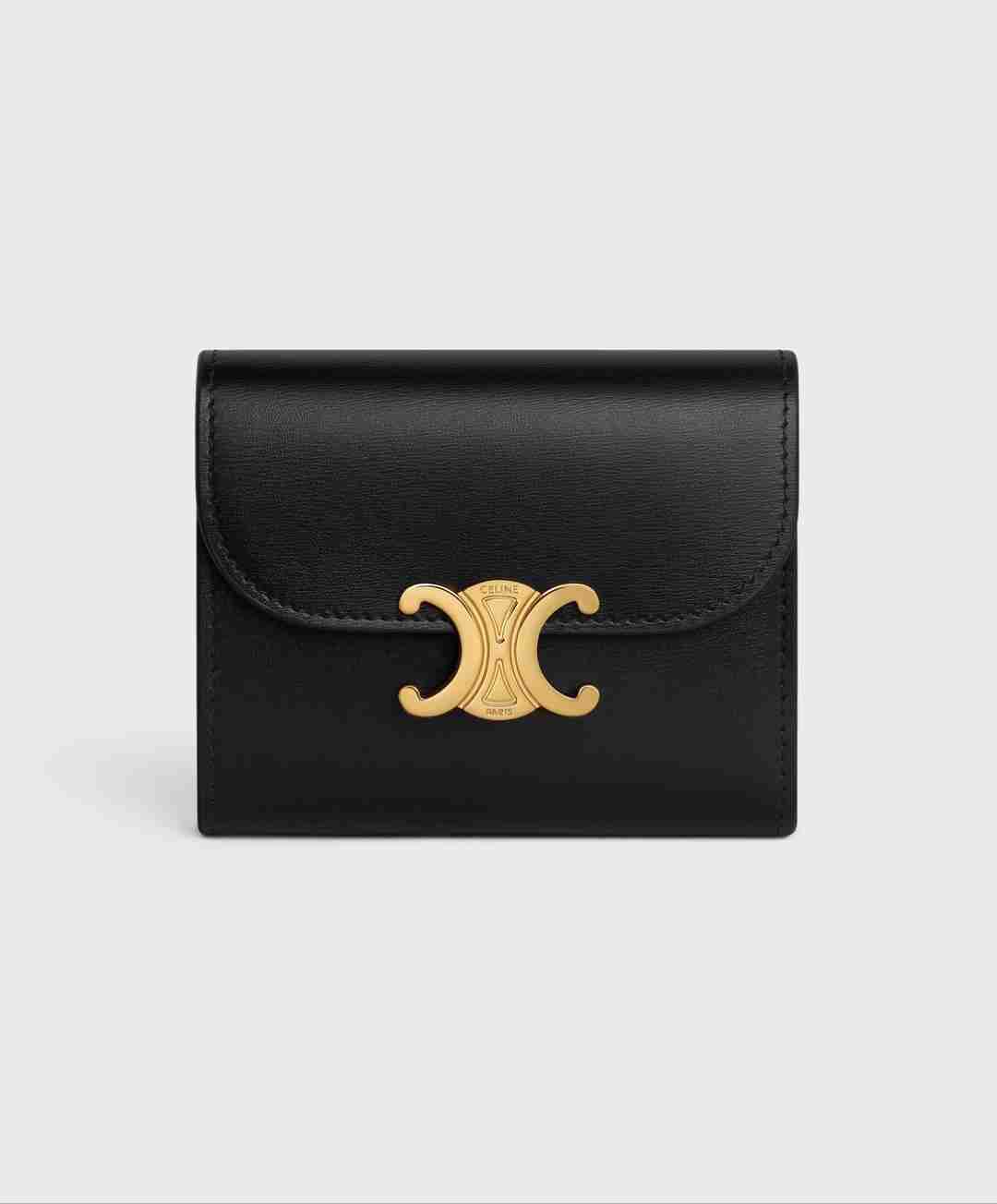 職場にどんな財布を持って行ってますか？