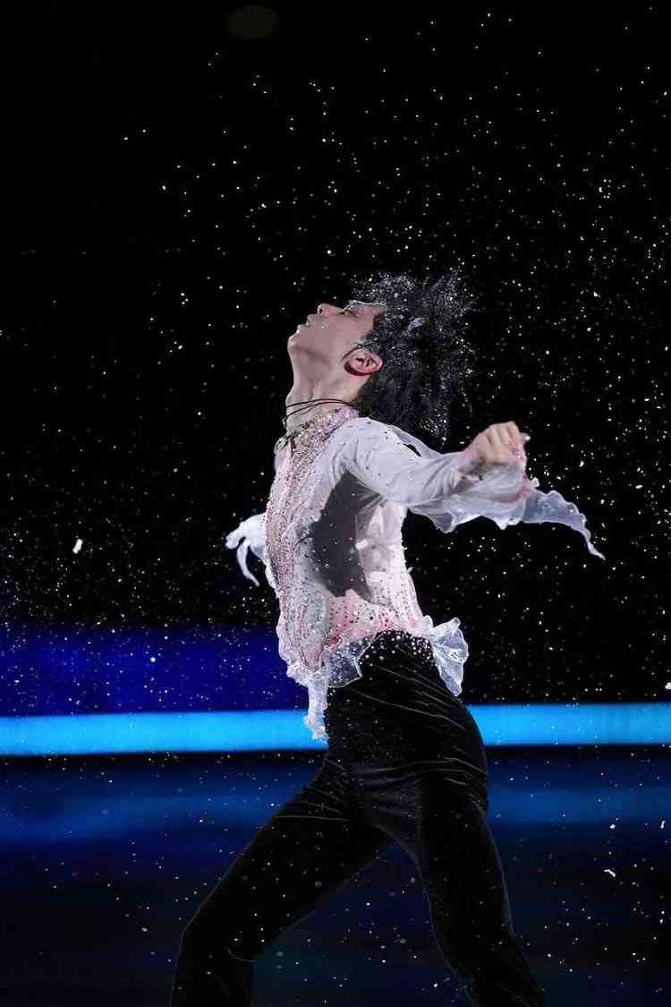 羽生結弦の1枚の写真が、アメリカの葛飾北斎展で飾られる。その理由がエモかった。