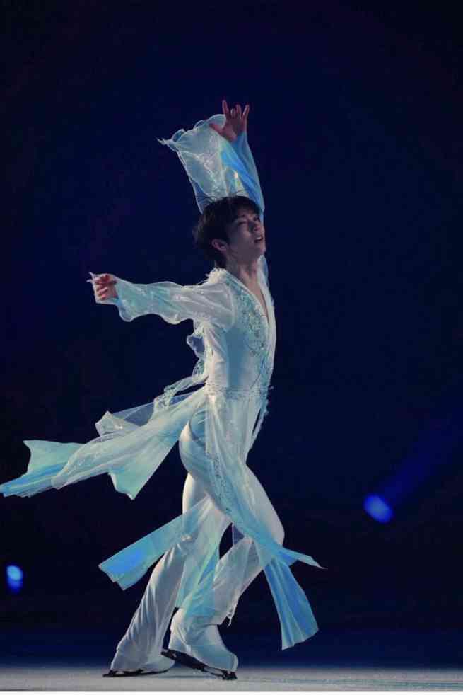 羽生結弦の1枚の写真が、アメリカの葛飾北斎展で飾られる。その理由がエモかった。