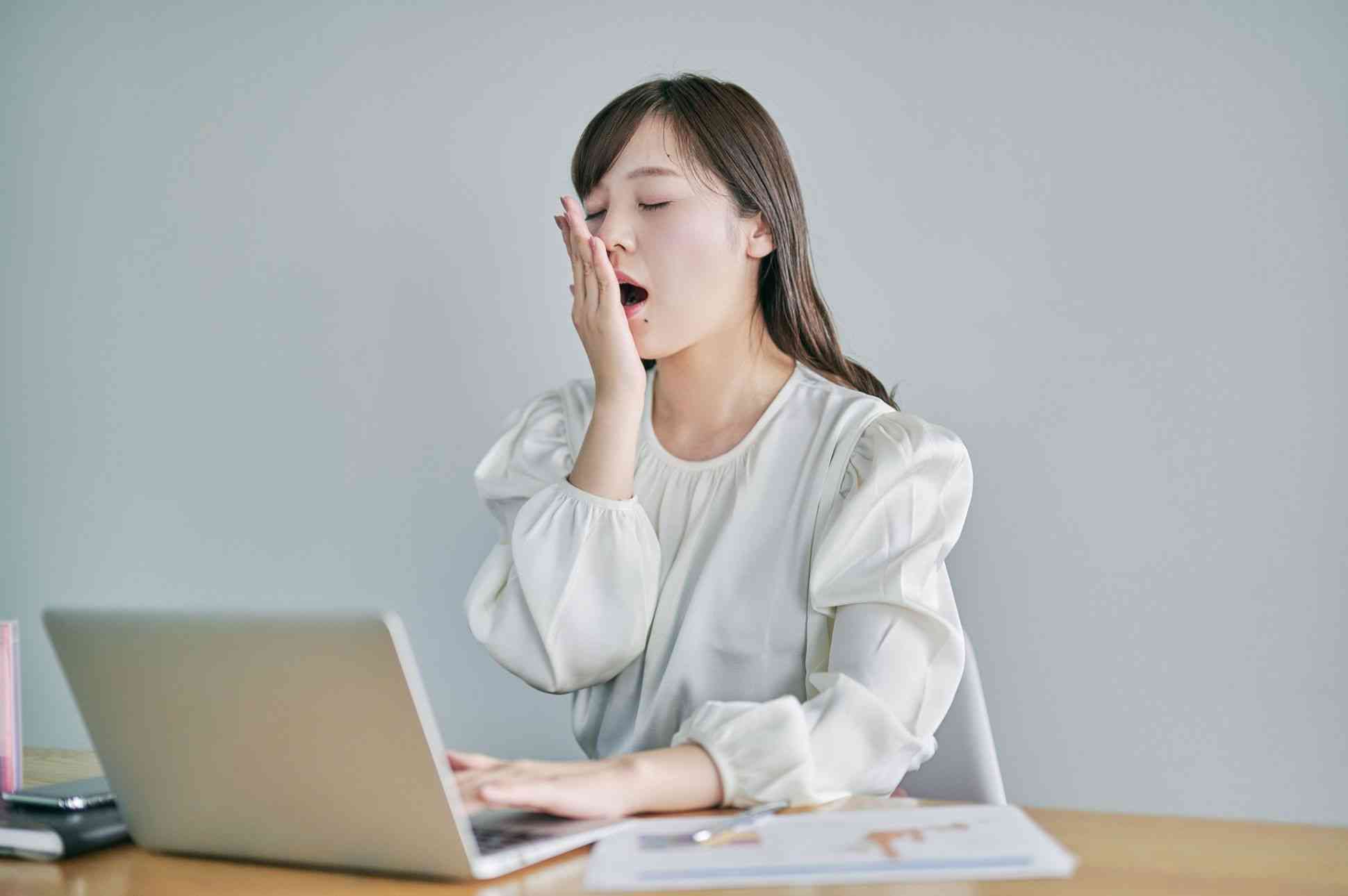 睡眠不足って太りますか？