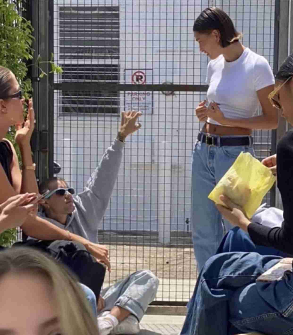 ジャスティン・ビーバーの妻、“心臓手術”成功に感謝