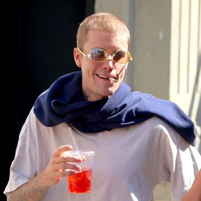 ジャスティン・ビーバーの妻、“心臓手術”成功に感謝