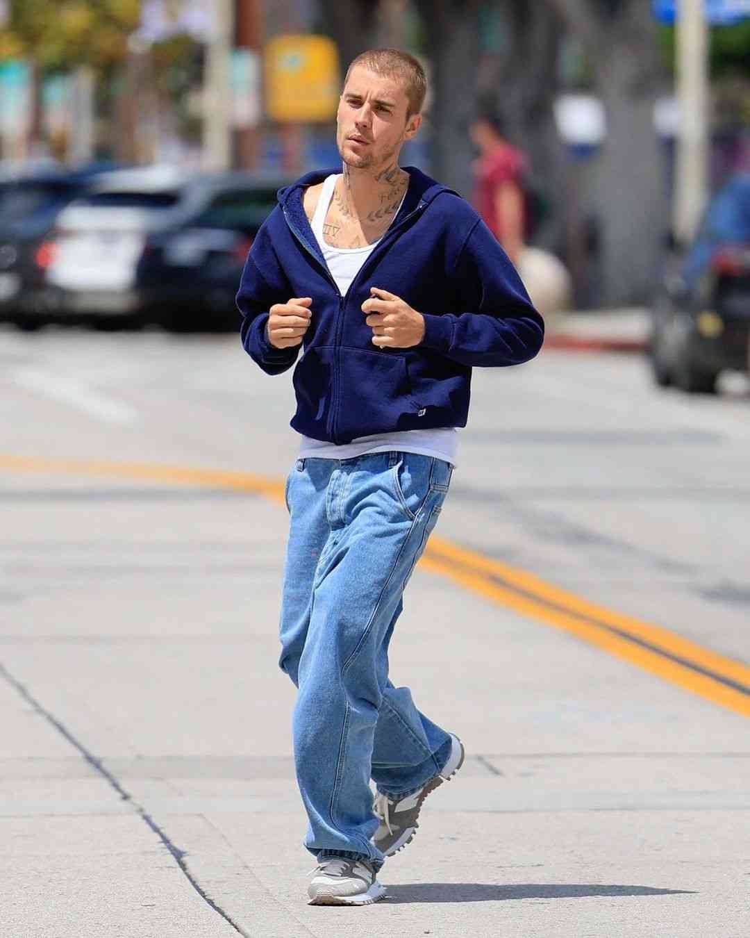 ジャスティン・ビーバーの妻、“心臓手術”成功に感謝