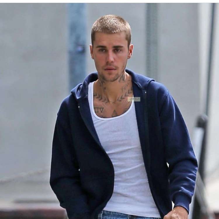 ジャスティン・ビーバーの妻、“心臓手術”成功に感謝