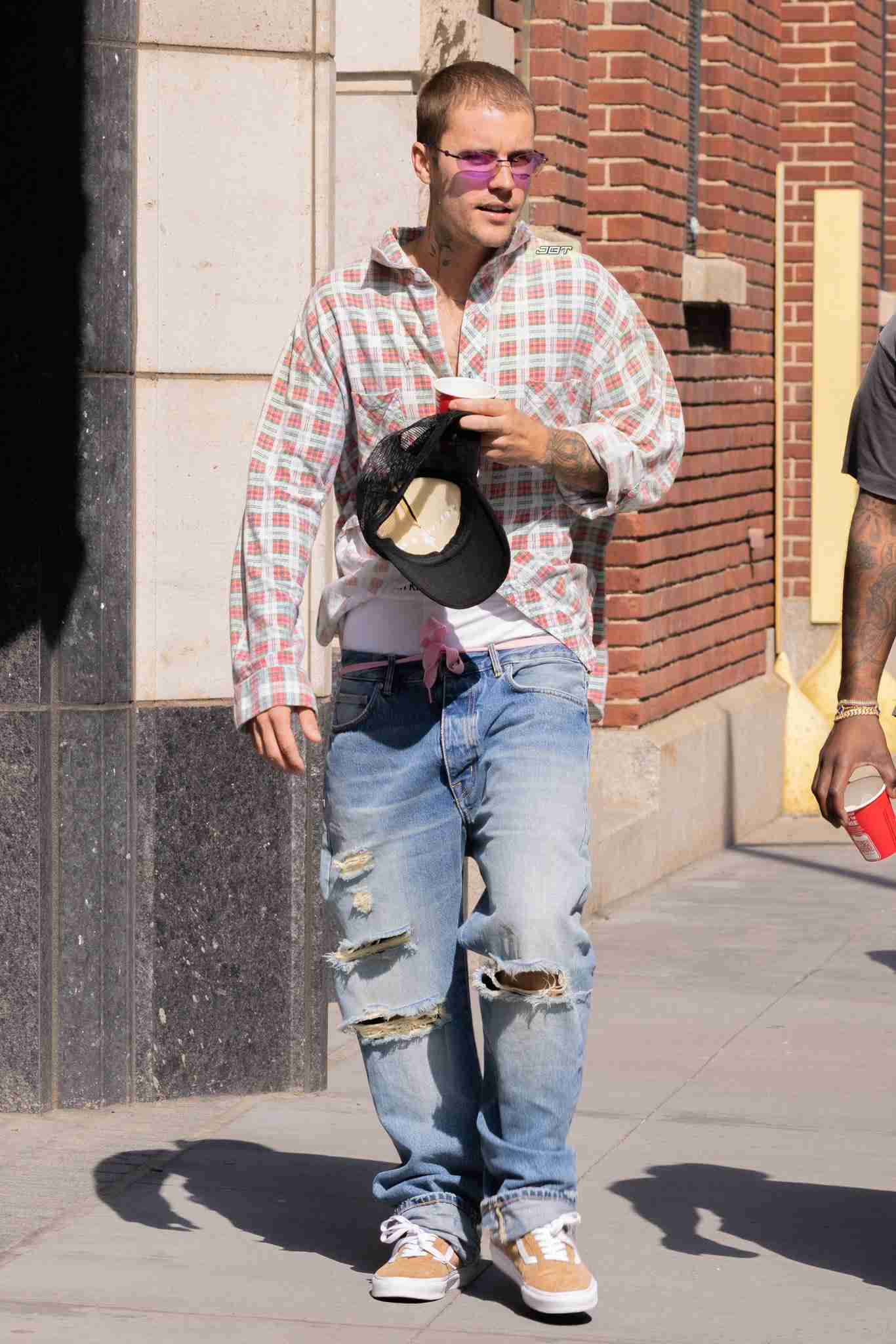 ジャスティン・ビーバーの妻、“心臓手術”成功に感謝