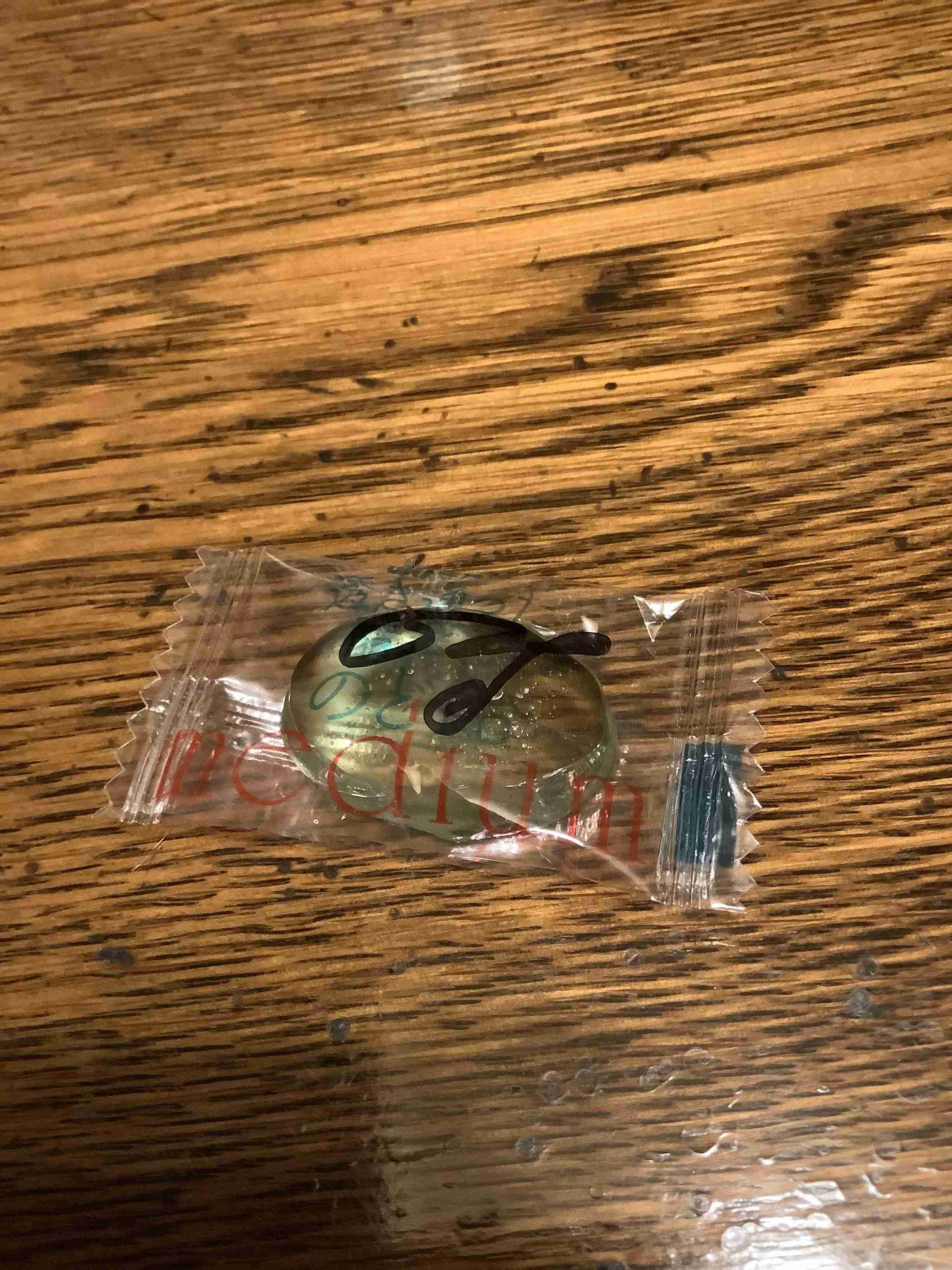 ライブでアーティストの投げたものを取ったことのある方！