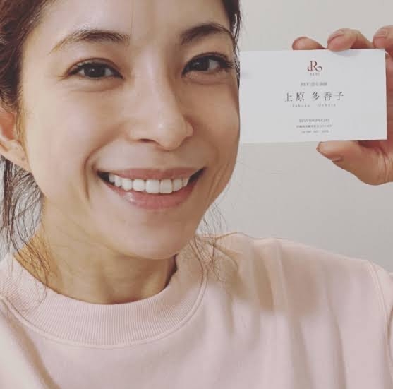 SPEED上原多香子が「会いに行けるアイドル」に、地元・沖縄の化粧品店に