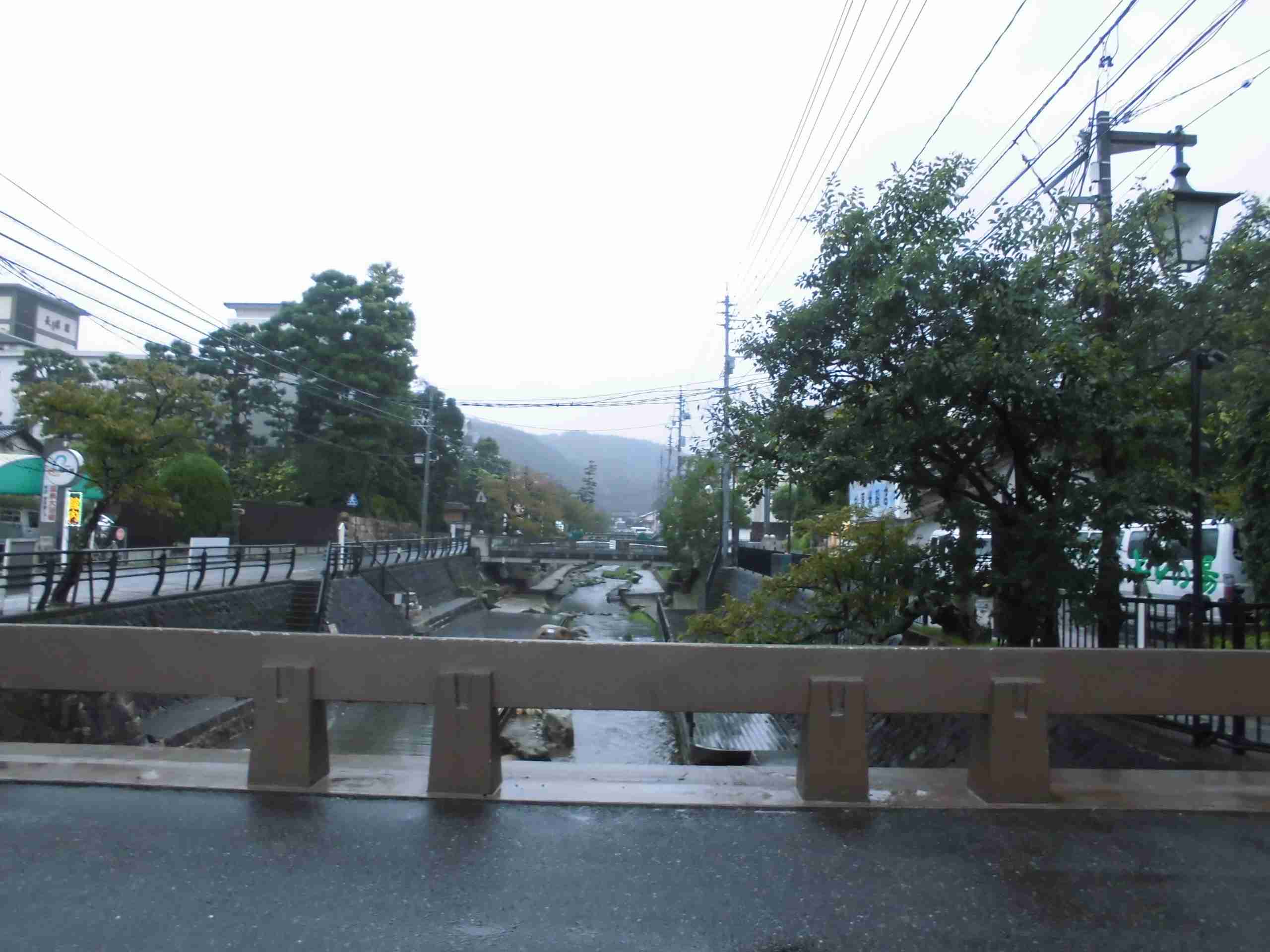 温泉街が魅力的な場所教えてください