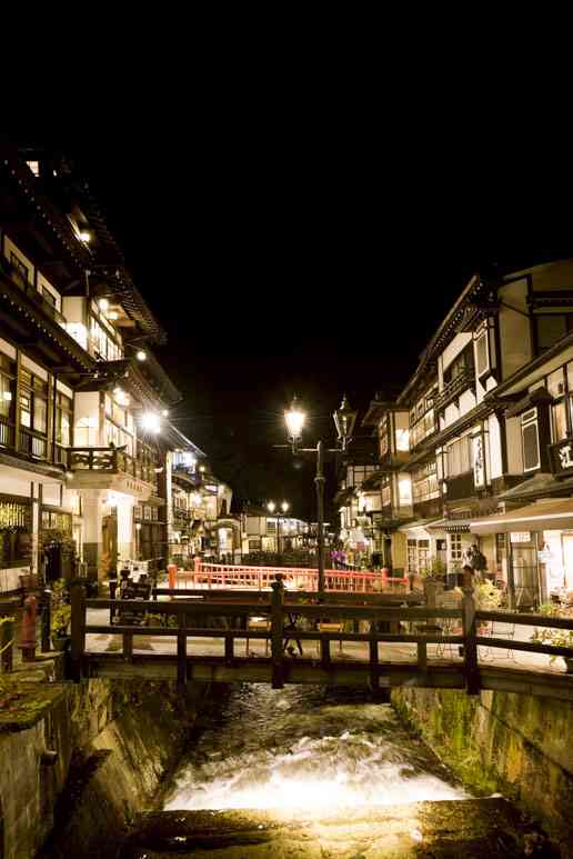 温泉街が魅力的な場所教えてください