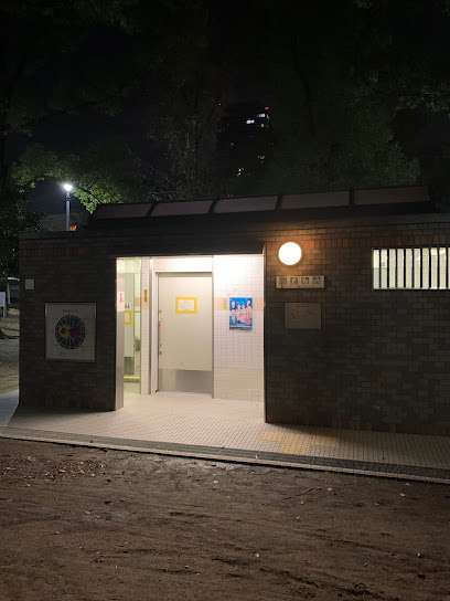 ポリ袋に入った遺体が公園の多目的トイレで見つかる ドアは内側から施錠 大阪市東成区