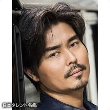 最初いい人役で出てても本当は黒幕なのでは？と最後まで疑いながら見てしまう俳優