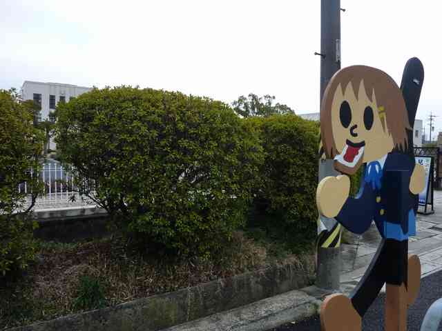 なぜ食パンをくわえて走るとイケメンにぶつかるのか考えるトピ