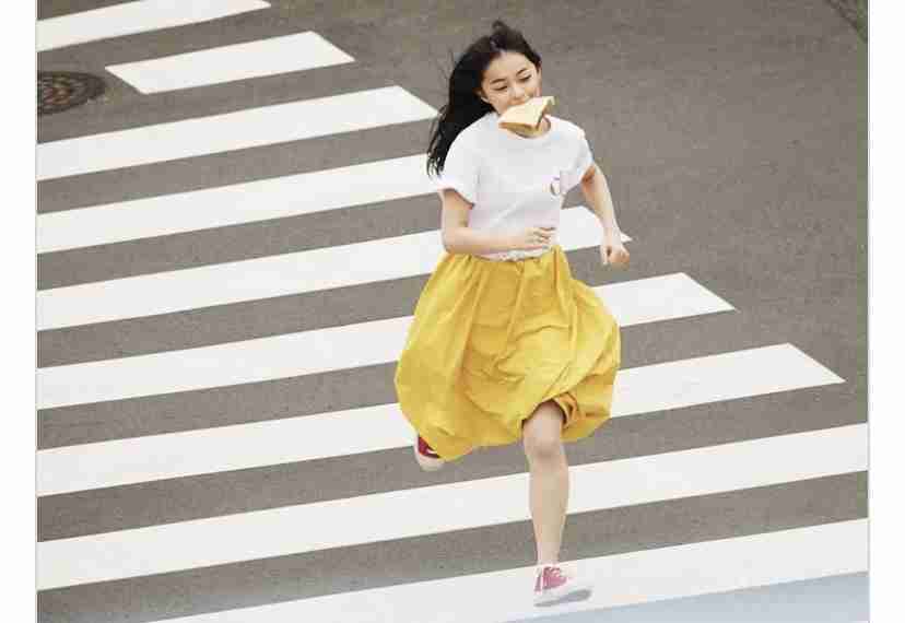 なぜ食パンをくわえて走るとイケメンにぶつかるのか考えるトピ