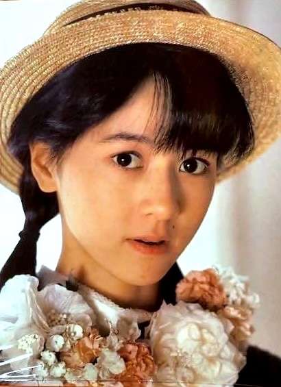 お人形さんみたいに見える有名人の画像