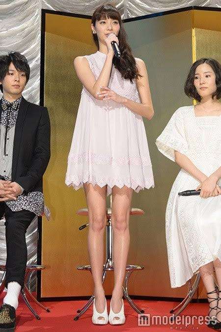 お人形さんみたいに見える有名人の画像