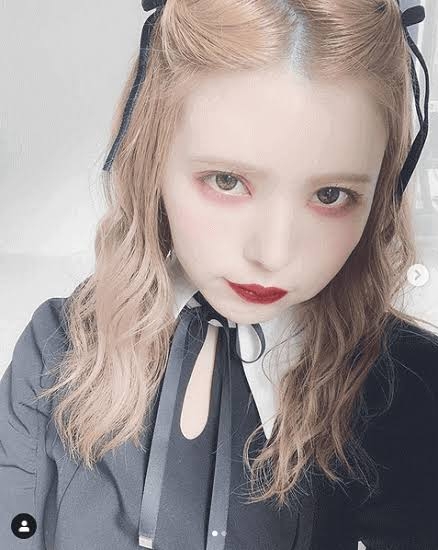 お人形さんみたいに見える有名人の画像