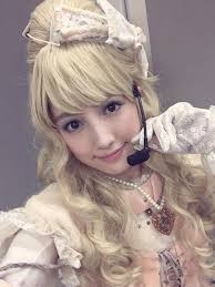 お人形さんみたいに見える有名人の画像