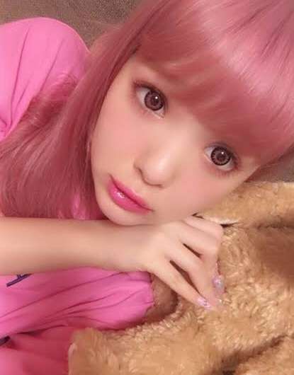 お人形さんみたいに見える有名人の画像
