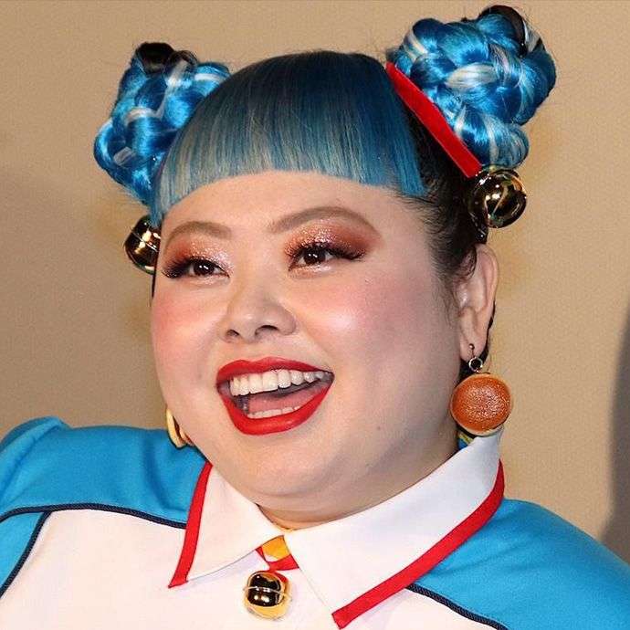 お人形さんみたいに見える有名人の画像
