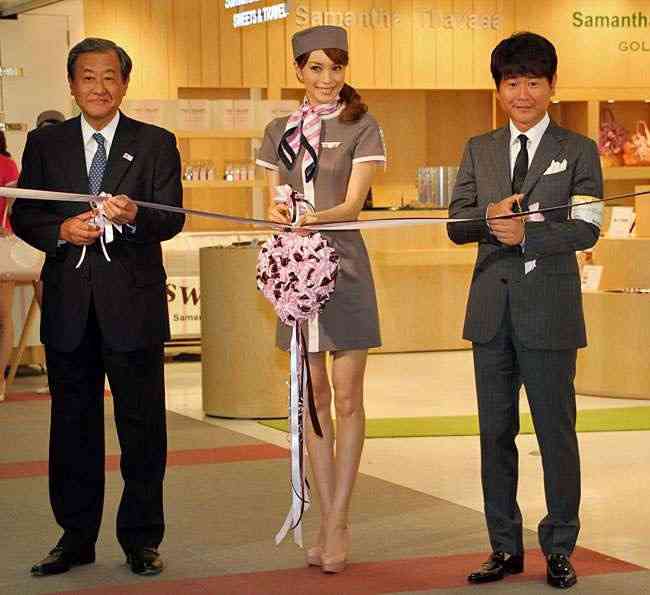 お人形さんみたいに見える有名人の画像