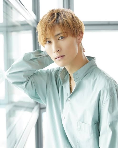 「結婚相談所に登録してしまいました（笑）」元ナンバーワンホストの頼朝が51歳で感じた孤独。「今の子たちってみんな刹那的」社会問題化している令和ホストと客に物申す