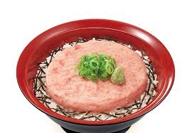 なか卯「サーモン丼」、メニュー写真より「切り身が少ない」SNSで指摘…運営会社の見解は？