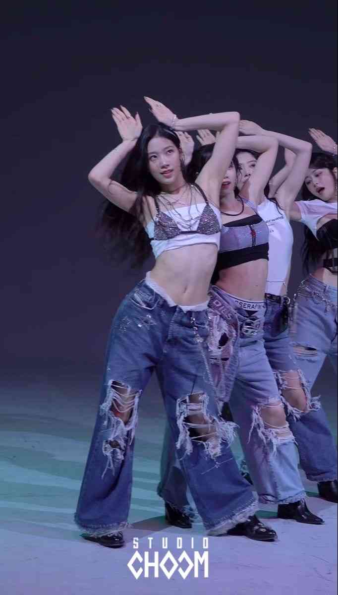 久々に都心に出たら下半身が際どすぎる服を見かけたけど流行ってる？→マジで流行ってるらしい