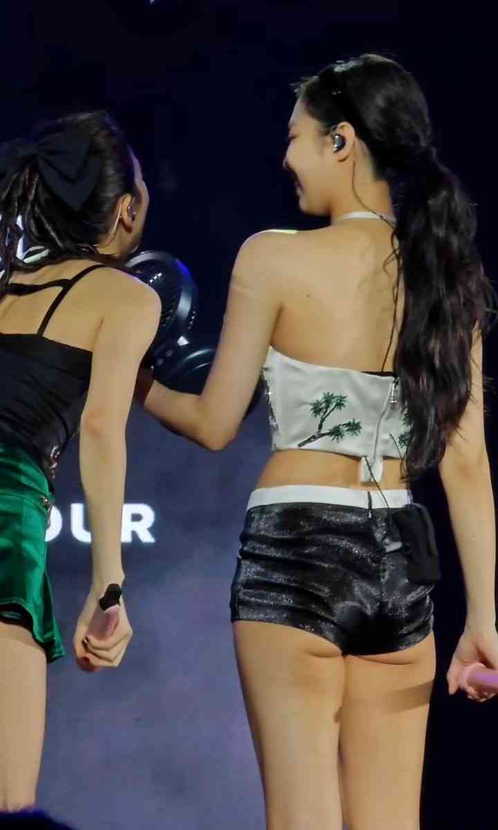 久々に都心に出たら下半身が際どすぎる服を見かけたけど流行ってる？→マジで流行ってるらしい