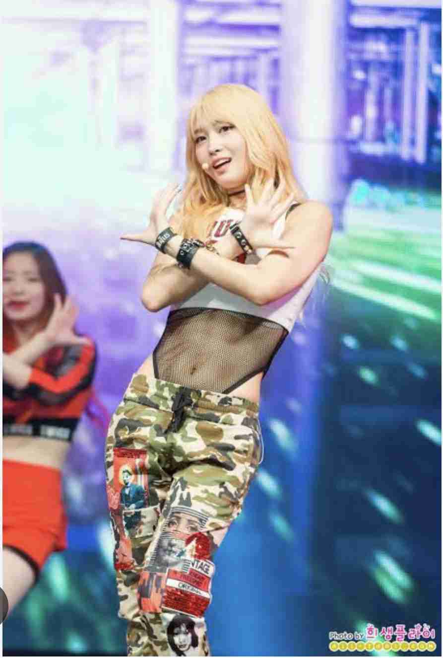 久々に都心に出たら下半身が際どすぎる服を見かけたけど流行ってる？→マジで流行ってるらしい