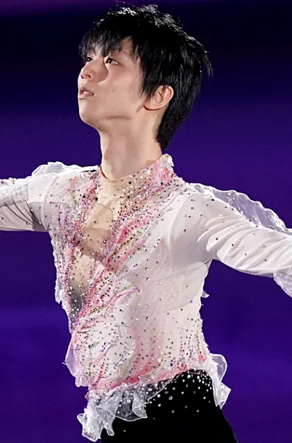 羽生結弦、グッチ着こなす“美麗ショット”に反響「今まで見たことない羽生くん！」「カッコ良すぎ」「美しい！」