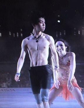 羽生結弦、グッチ着こなす“美麗ショット”に反響「今まで見たことない羽生くん！」「カッコ良すぎ」「美しい！」